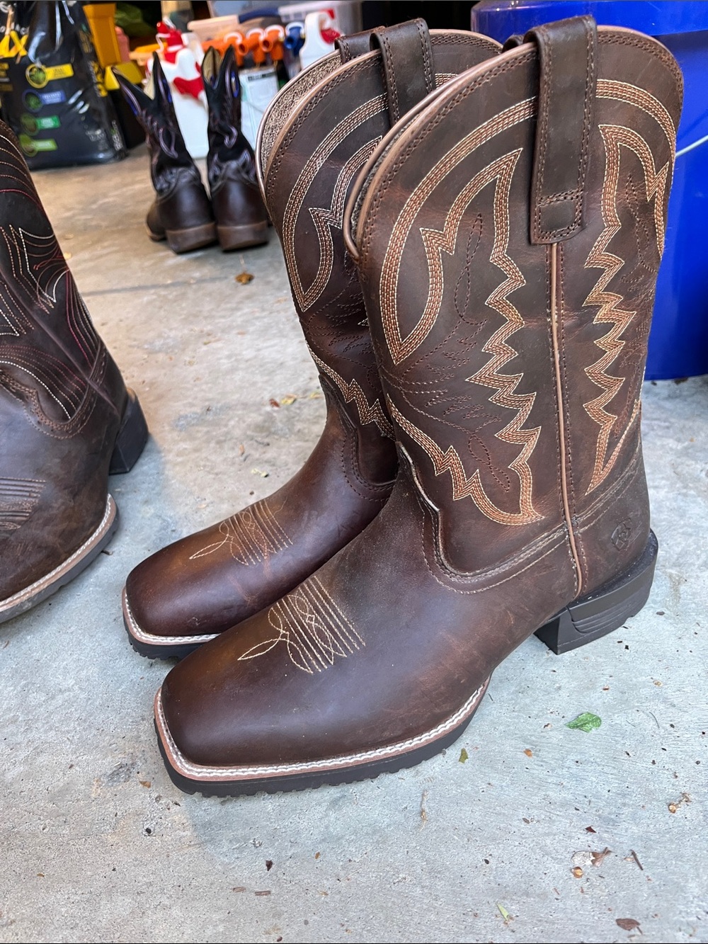 Ariat Dark Brown Leather Cowboy Boots with Contrast Stitching 9.5D